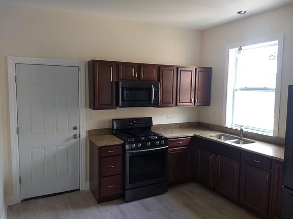 4th image of 6018 S Eberhart Ave #2