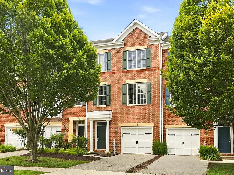 107 Hearth Ct — Photo 1