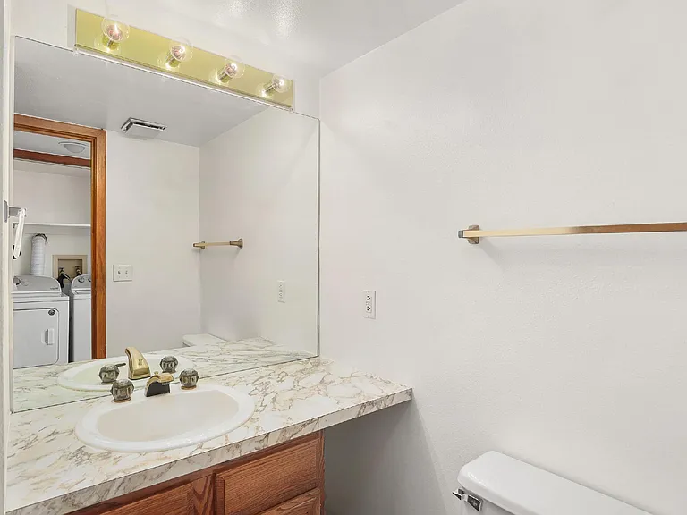 932 E Ellsworth Ave #A — Photo 28