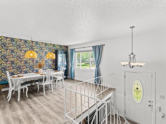 3rd image of 292 Imperial Dr