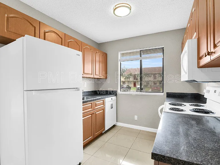 700 Nottingham Cir #D — Photo 11