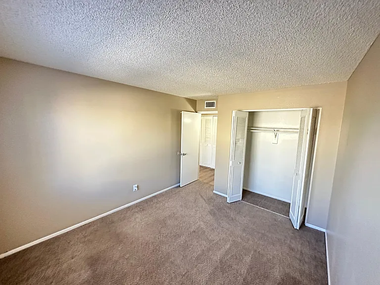 5830 N 48th Dr — Photo 12