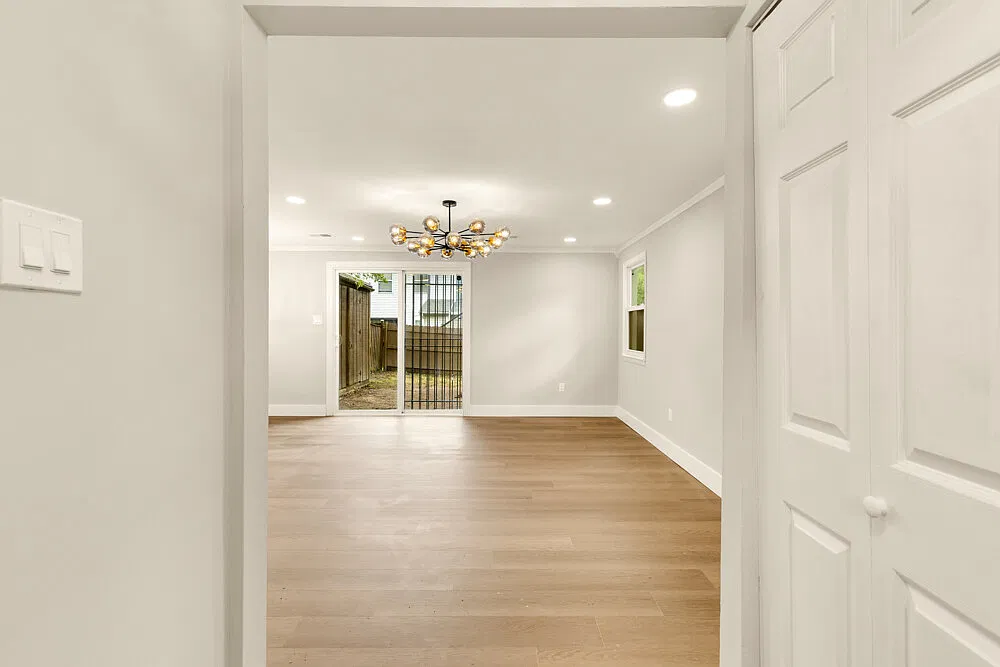 3 bed, 980 sqft, $2,400 — Photo 2