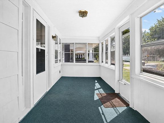 3rd image of 810 S 32nd St