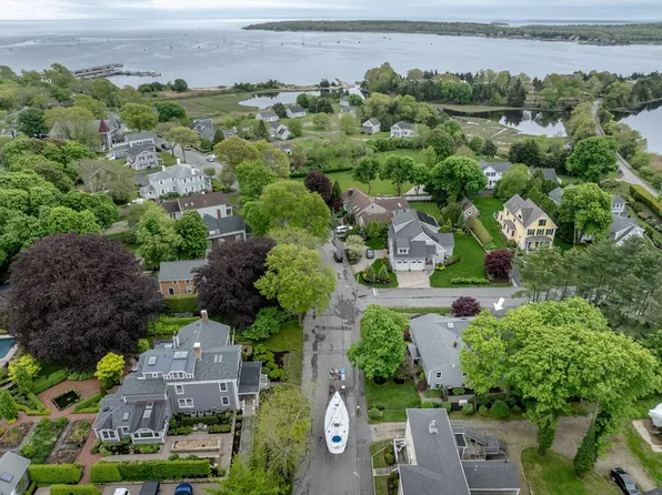 31 Main St, Mattapoisett, MA 02739