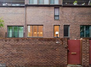 25 Saint James Ct #41, Philadelphia, PA 19106