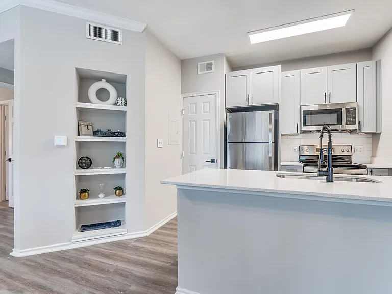 Lakeline Villas — Photo 13