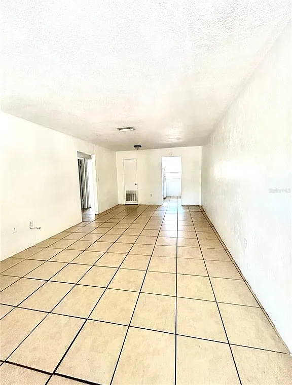 2 bed, 1.0 bath, 800 sqft, $825 — Photo 2