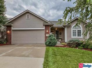 4004 Heartland Dr, Bellevue, NE 68123