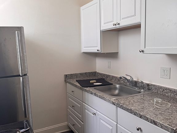 3rd image of 1718 N Fulton Ave #1