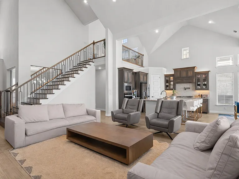 4428 Mill Pond Dr — Photo 6