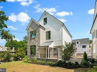 553 Walnut Ln, Philadelphia, PA 19128