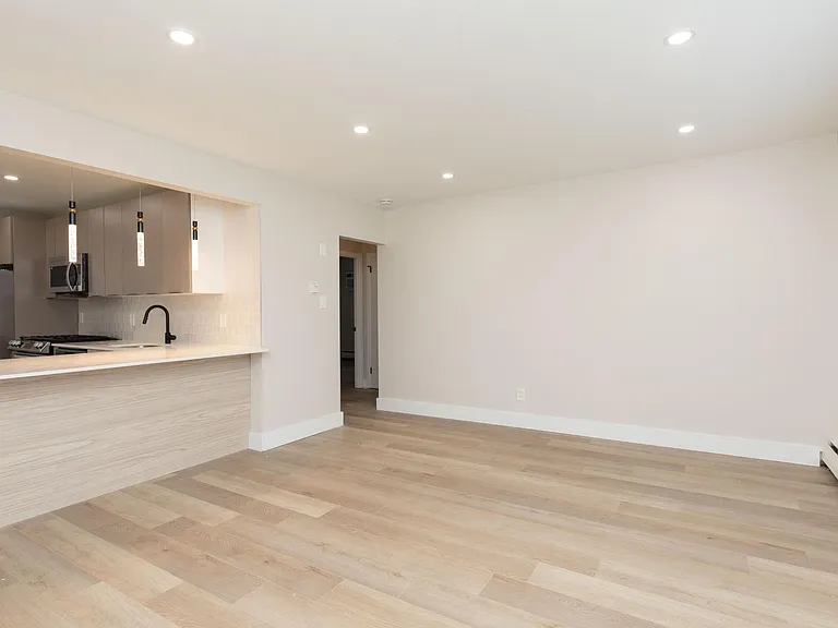 Rose Garden Apartments — Photo 5