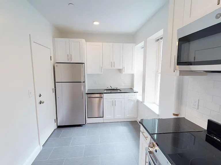 123 Sutherland Rd #G — Photo 4