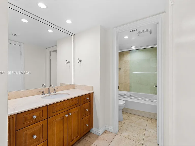 18011 Biscayne Blvd #902 — Photo 15
