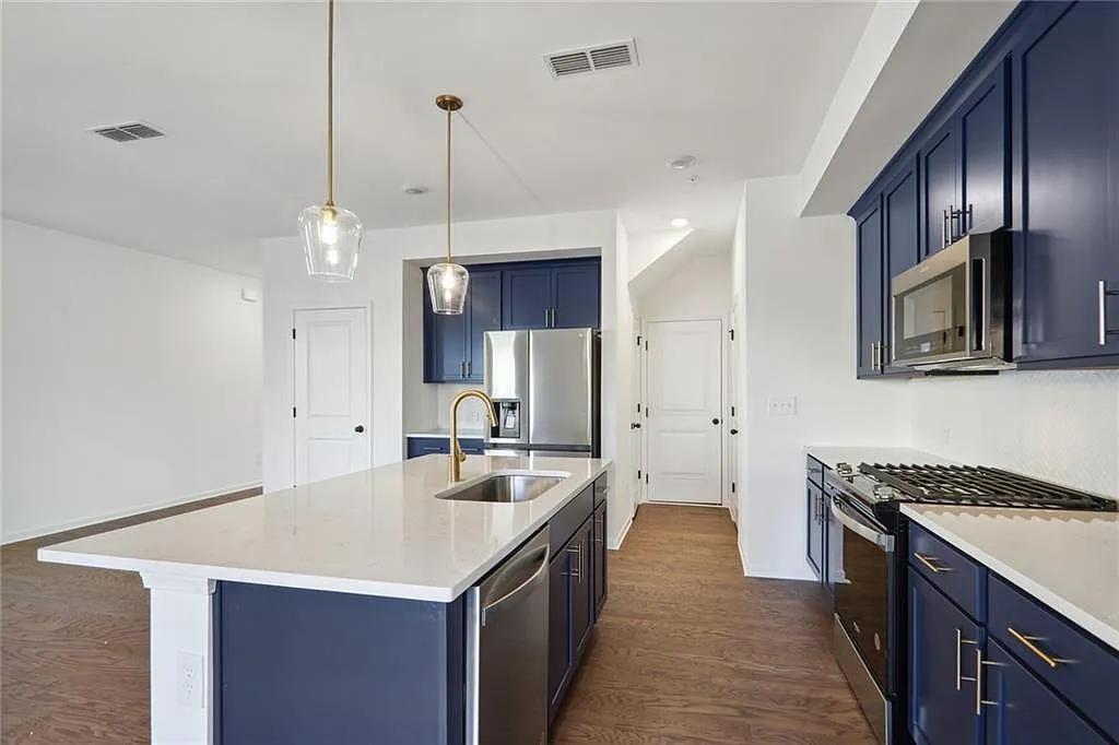 3 bed, 2.5 bath, 1858 sqft, $2,500 — Photo 4