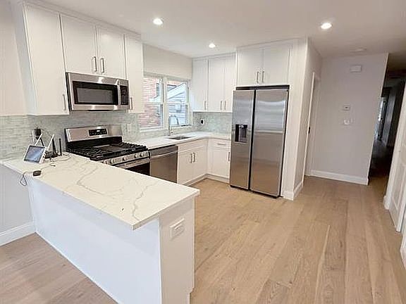 3rd image of 10717 157th St