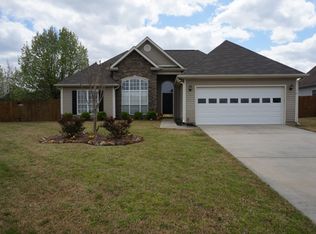 121 Camden Lake Dr, Calera, AL 35040