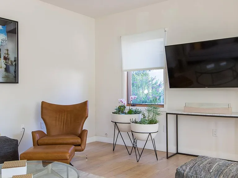 1319 Yale St #1 — Photo 7