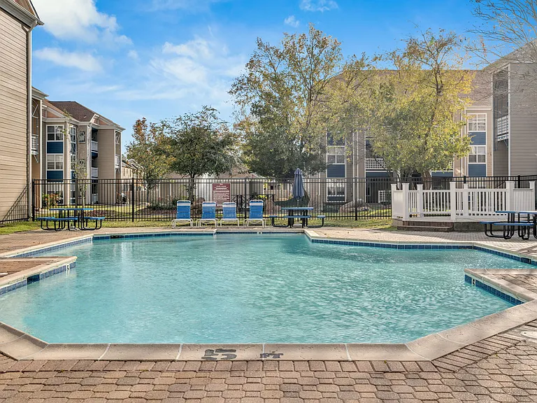 Woodlake Apartments — Photo 38
