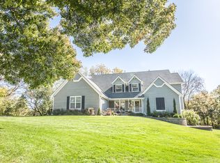 13935 NW Robinhood Ln, Kansas City, MO 64164