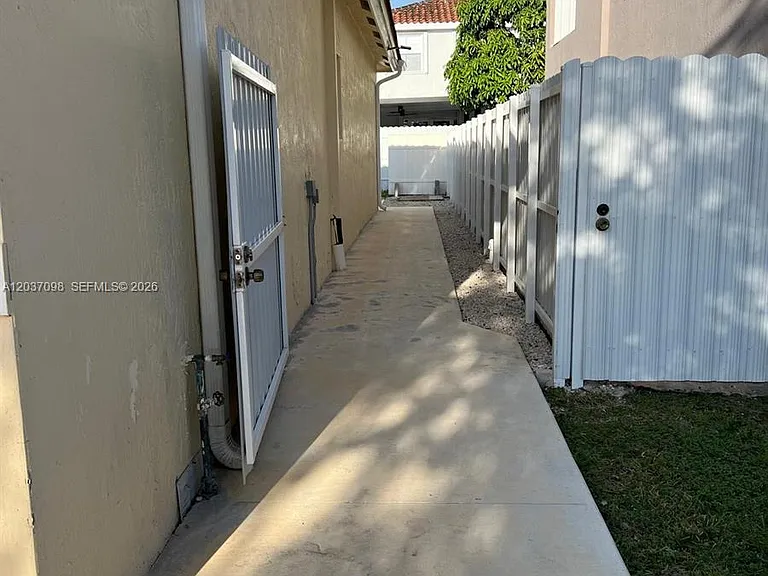 6101 SW 159th Ct #0 — Photo 2