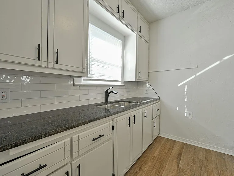 607 N Evans Ave — Photo 11