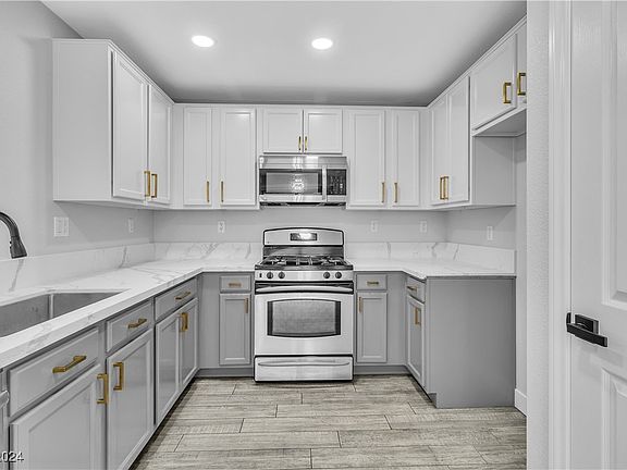 4th image of 10731 Mason Hill Ave