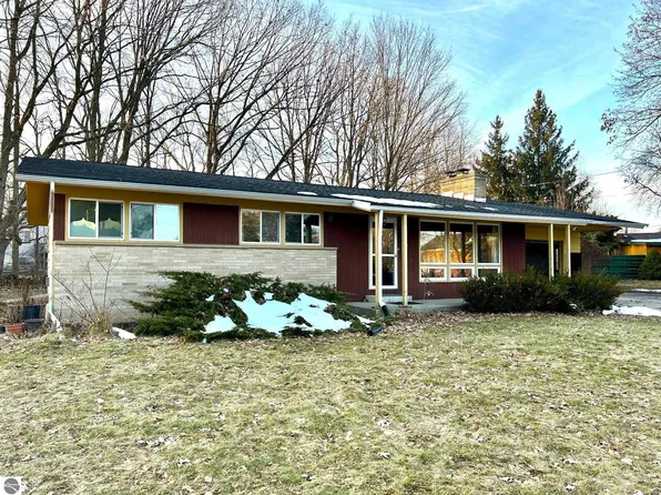 908 Hopkins St, Mount Pleasant, MI 48858