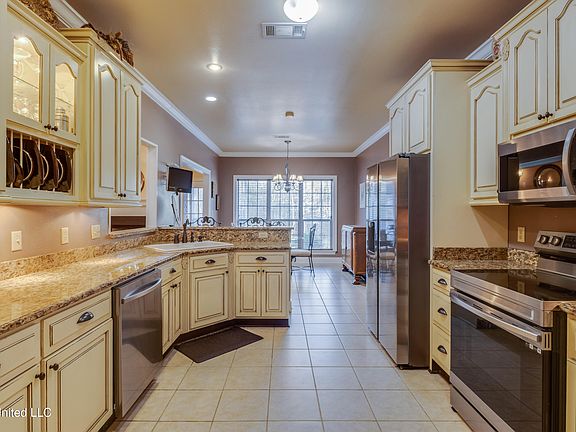 5th image of 11827 River Estates Cir
