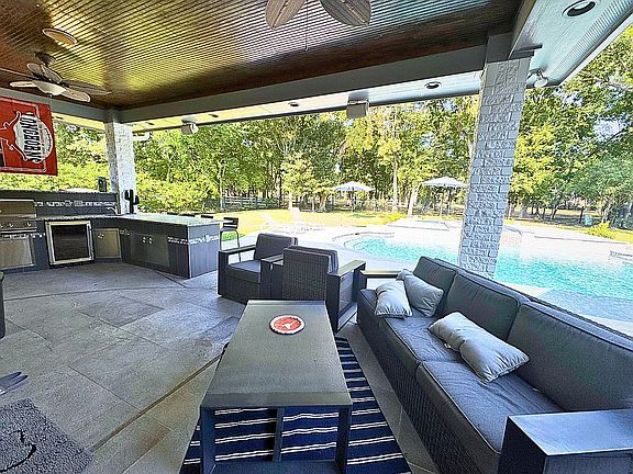 Outdoor Kitchen Area
