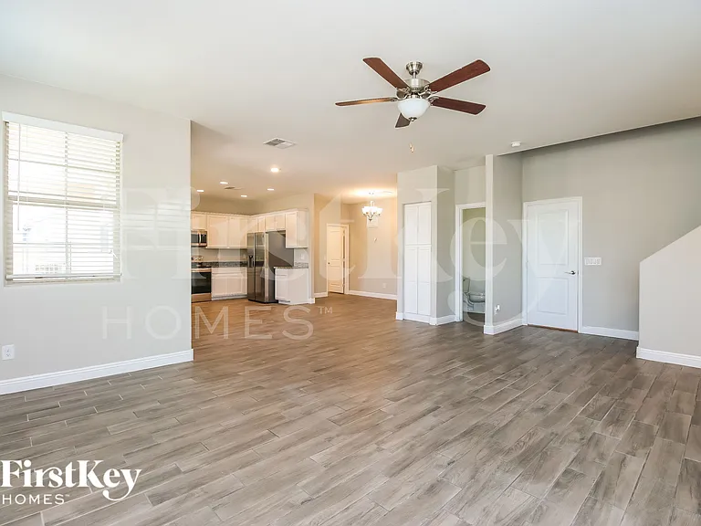 305 N Sunrise — Photo 4