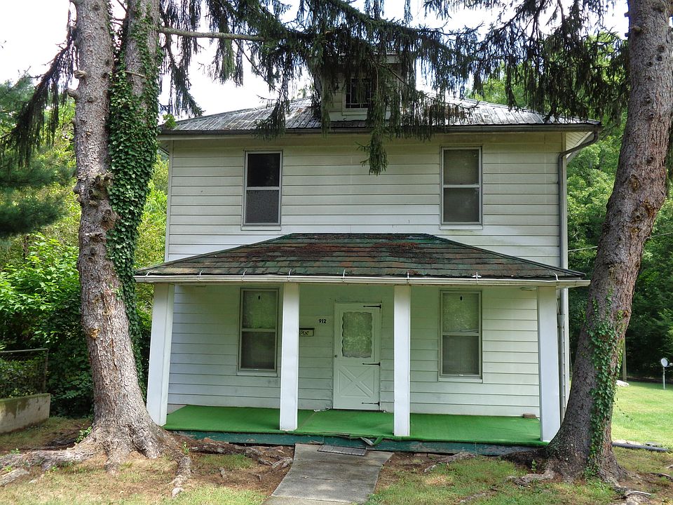 1st image of 912 Commercial Ave