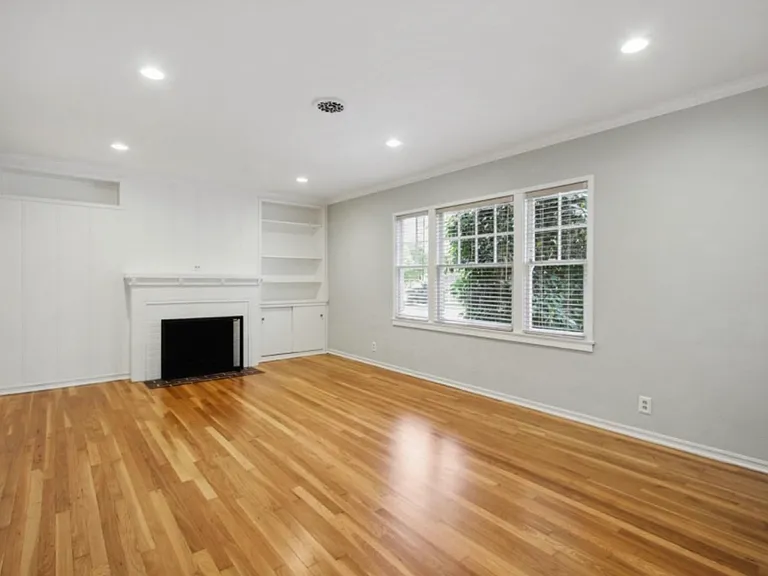 401 San Antonio Way — Photo 15