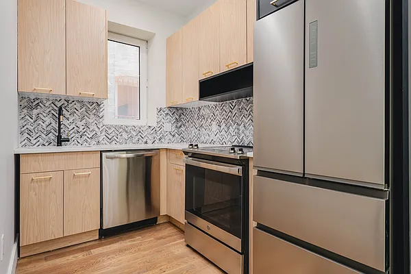 Rented by Space Link Realty | media 8