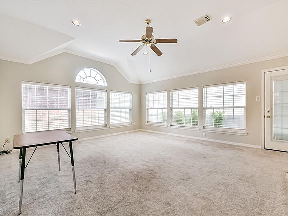 5th image of 314 Parkwood Village Dr