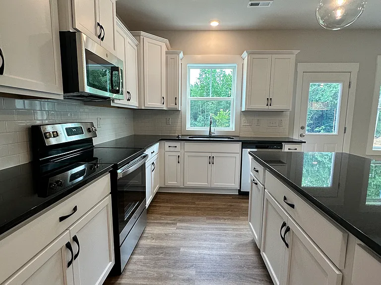 125 Beacon Dr — Photo 2