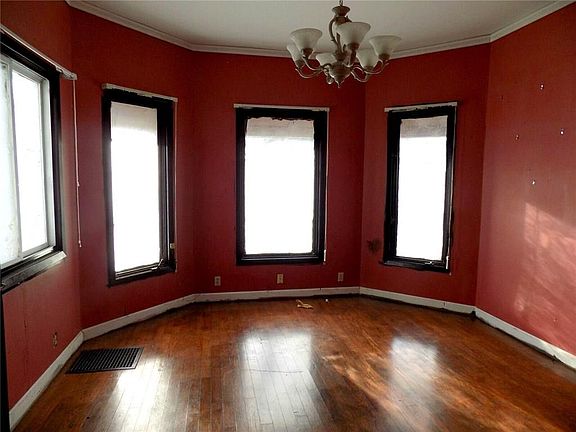 4th image of 206 N Jefferson Way