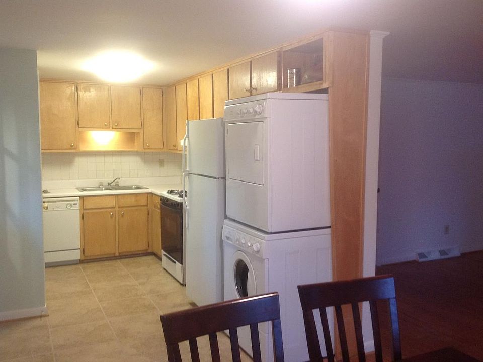 Kitchen with ceramic tile