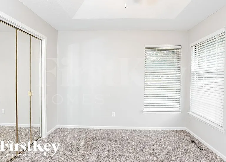 308 Oak St W — Photo 11