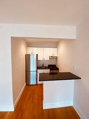 Rented by Metropolis Real Estate of Manhattan | media 13