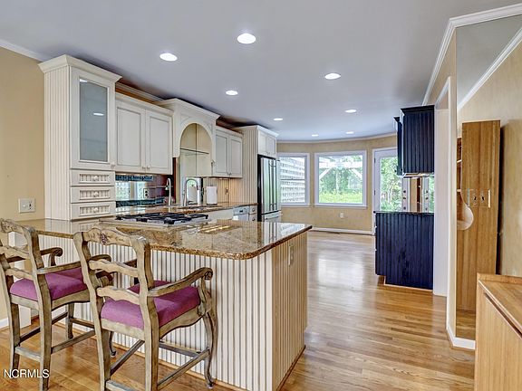 5th image of 5744 Oak Bluff Ln