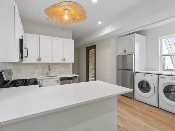 3739 W Lyndale St #2F, Chicago, IL 60647