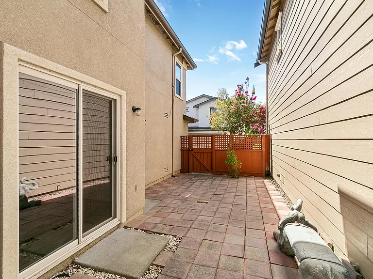 3215 Puffin Cir — Photo 25