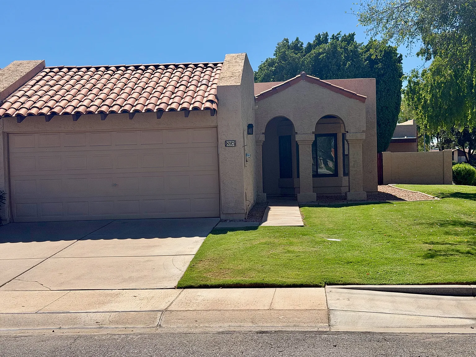 2 bed, 1087 sqft, $2,050 — Photo 1
