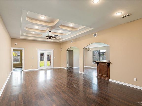 3rd image of 604 Dalobo Blvd