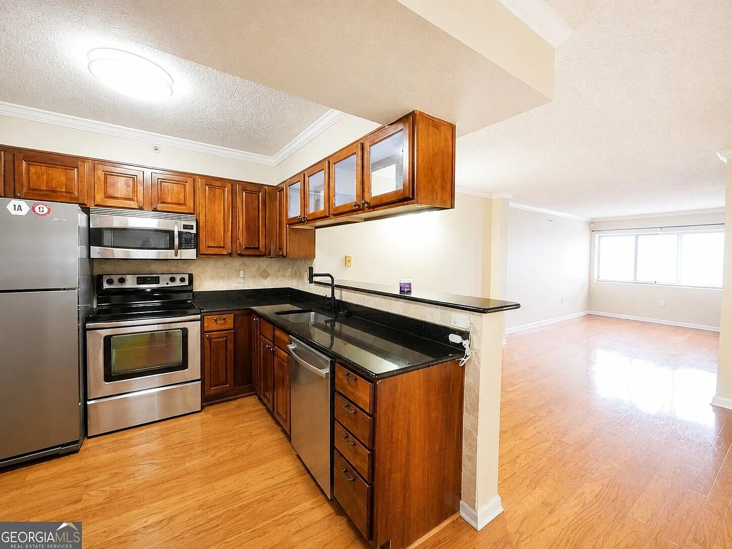 2 bed, 1.0 bath, 958 sqft, $1,800 — Photo 2