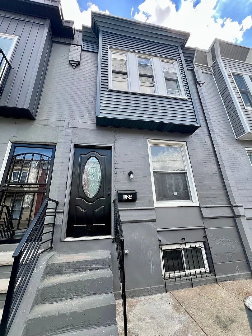 Newly Renovated 3-Bedroom Townhome in Fairhill! Available NOW! — Photo 2