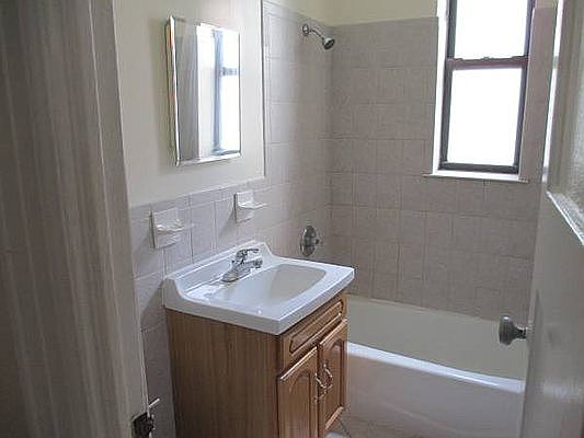 2nd image of 2804 33rd St APT 9