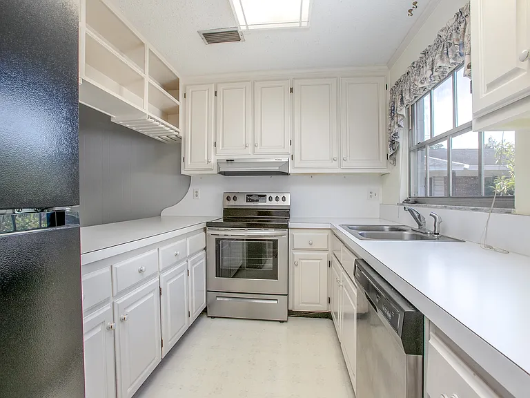 135 W Minnesota Ave — Photo 6